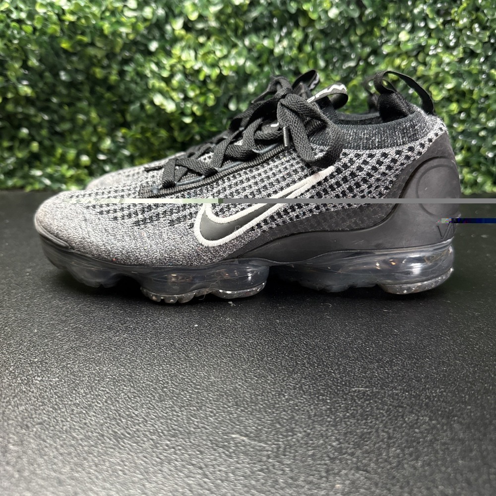 Nike Air Vapormax 2021 Flyknit Youth athletic shoes Size 5 Y Kids DB1550-006